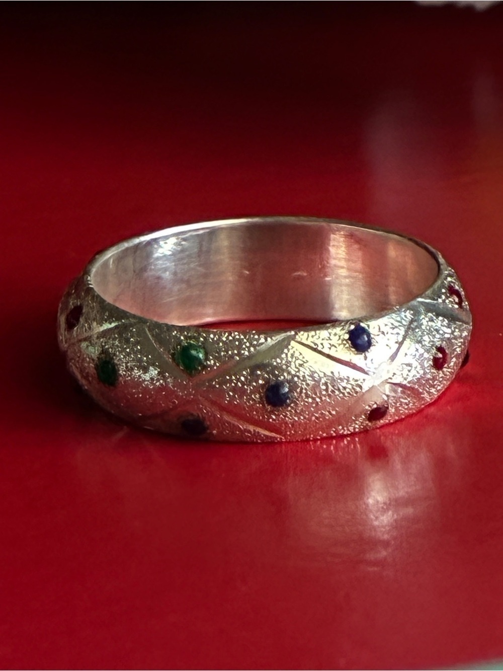 925 Silver Textured Band Ring with Blue and Green Stone Accents - Picture 3 of 9